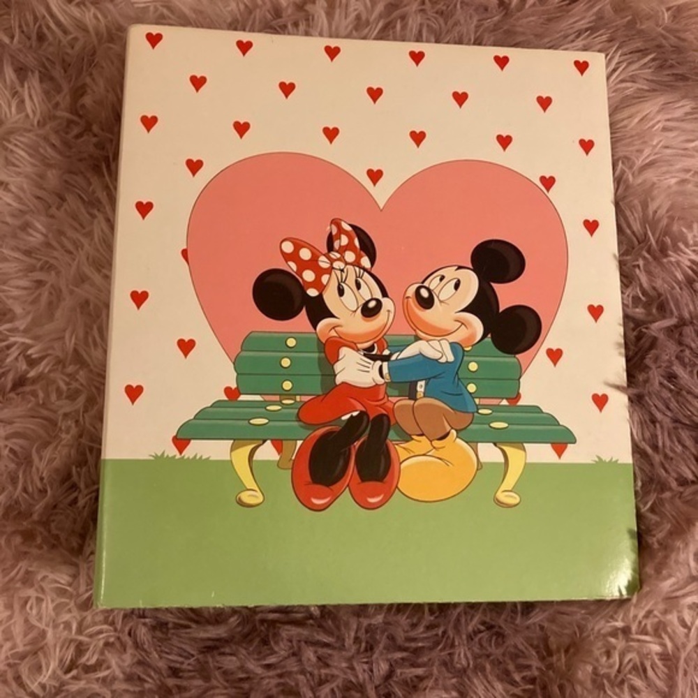 Adorable vintage Disney Binder